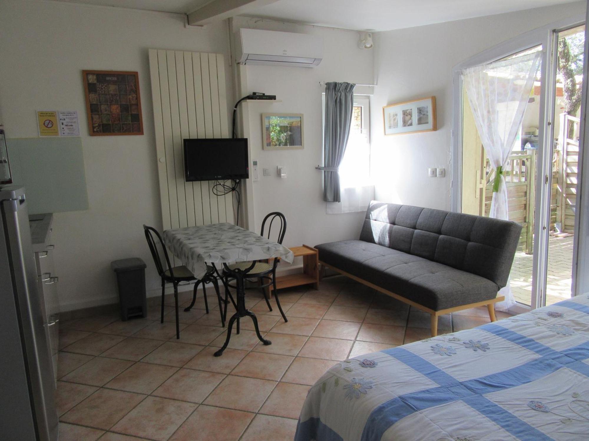 Domaine du bois gîte Marion Galargues Extérieur photo