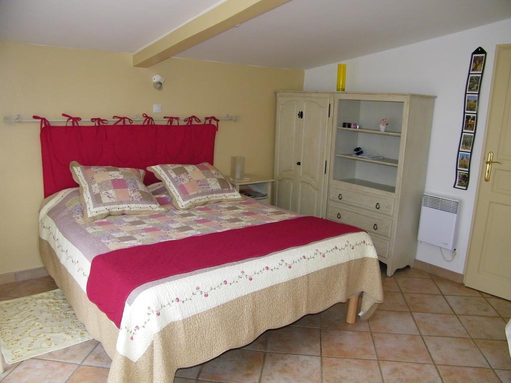 Domaine du bois gîte Marion Galargues Extérieur photo